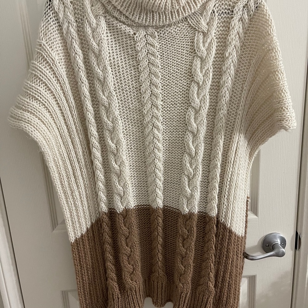 BCBG poncho